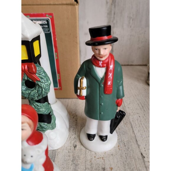 Holiday shoppers ceramic village carolers candle unique vintage set - Picture 5 of 8